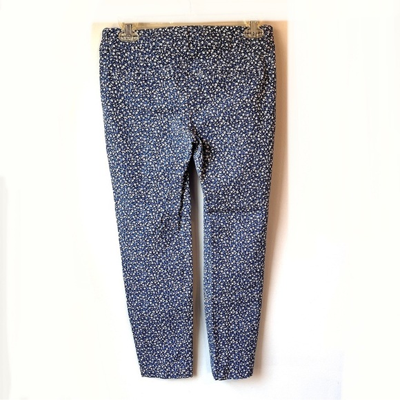 🏷️ 2/$20 Old Navy Blue Micro Floral Pixie Ankle Pants - Picture 2 of 10